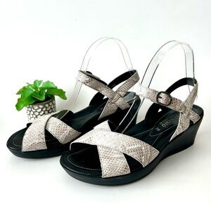 Mephisto White Snake Embossed Leather Wedge Sandals Ankle Strap Open Toe Size 38